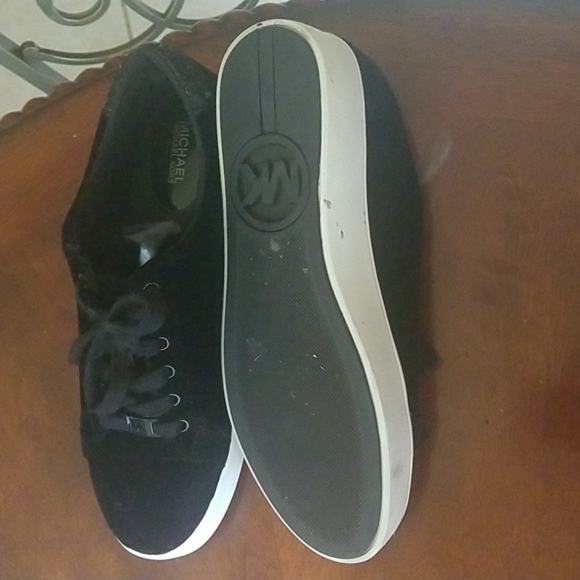 Shoes - Picture 4 of 7